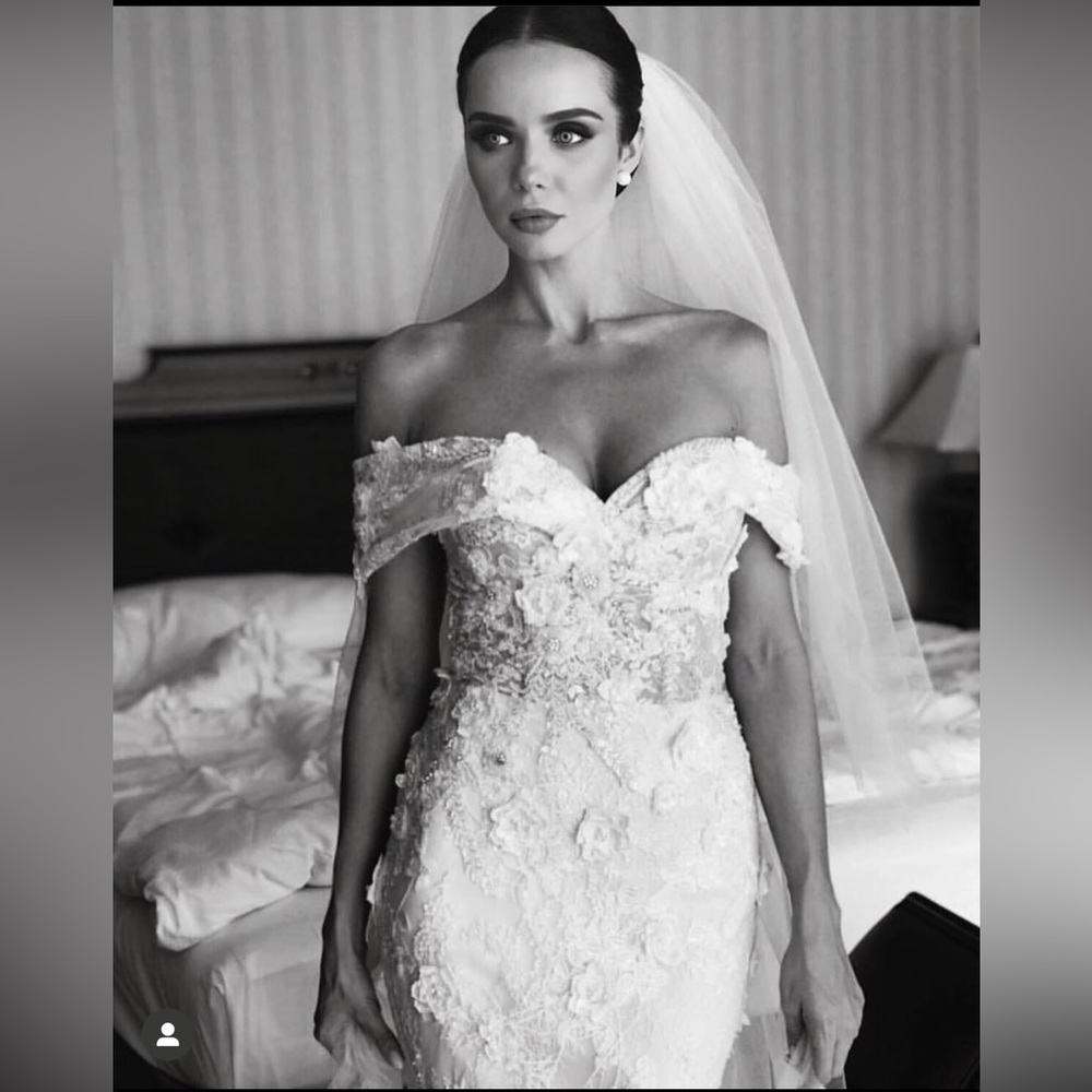 Nude coloured Modern veil